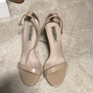 STEVE MADDEN NUDE HEELS